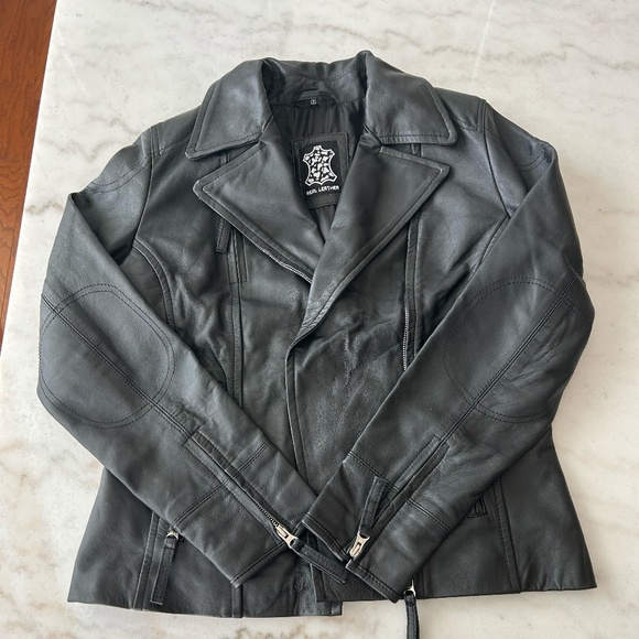 Leather jacket - Picture 5 of 9